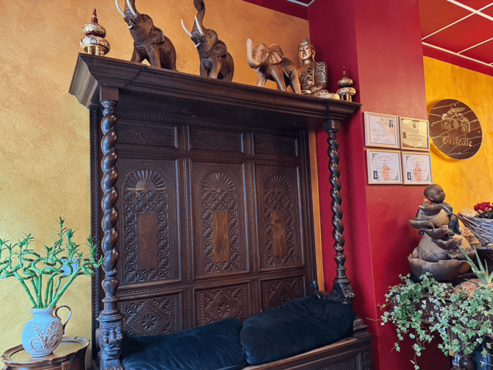 Antikes Möbelstück bei Miedie Thaimassage